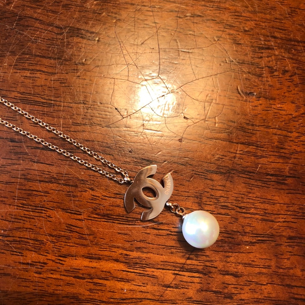 Chanel Rose Gold and Pearl necklace ❤️